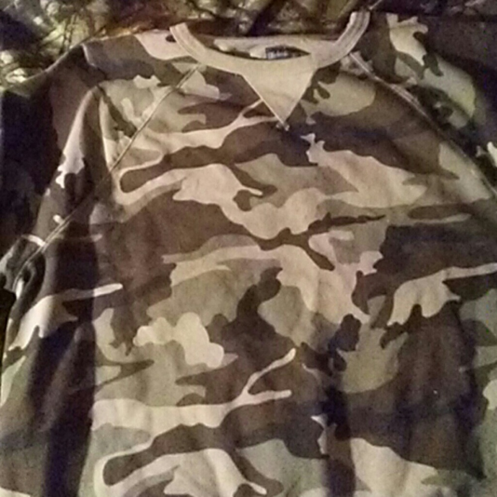 Faded Glory stitched long sleeve camo sweatshirt